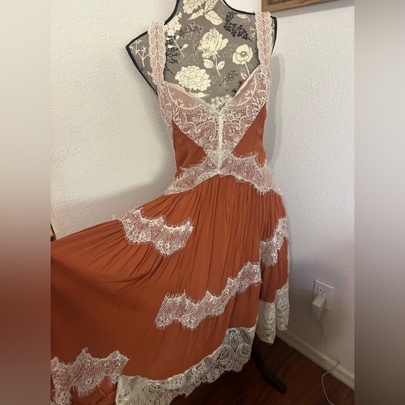 By Anthropologie Asymmetric Lace Midi Dress in Cedar Rust Orange Brown - Size 10 - Picture 8 of 10